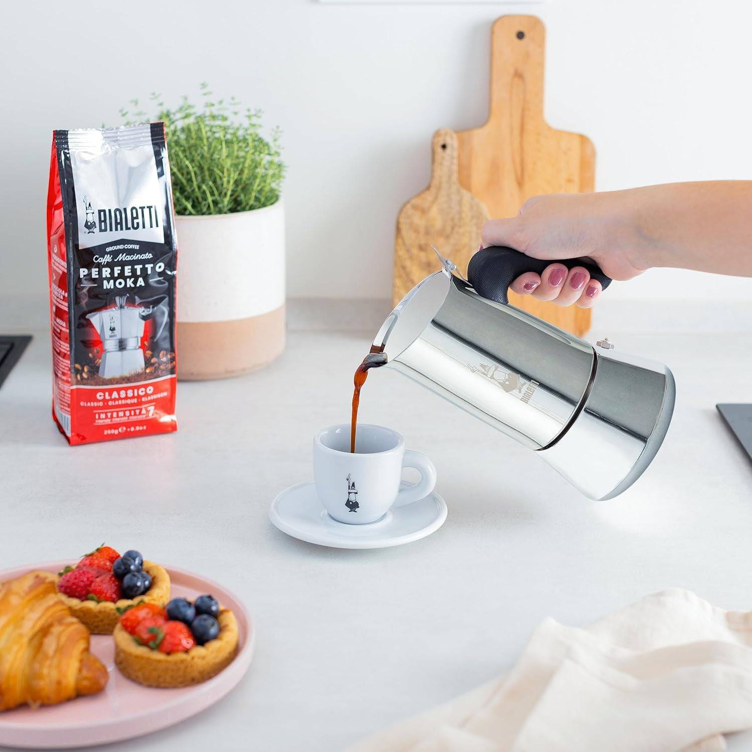 Bialetti Venus: Your Stovetop Espresso Barista - Universal Found